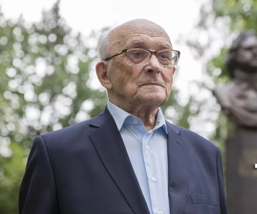 Светлой памяти Александра Иофы