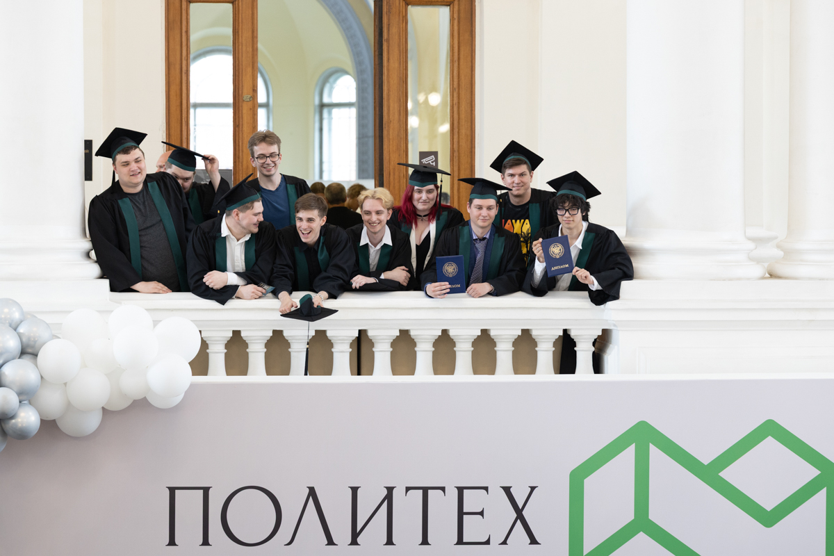 5700 дипломов, предложение руки и сердца, беспроигрышная лотерея: чем запомнился выпуск-2026 года