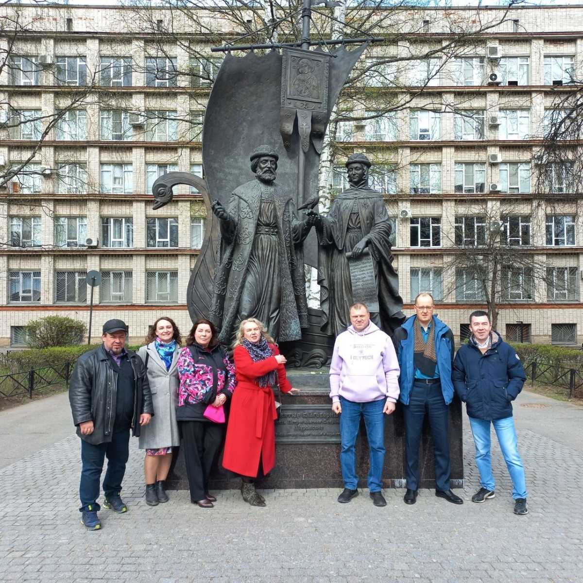 Первый выпуск XXI века: спустя 26 лет встретились выпускники-электрических машин